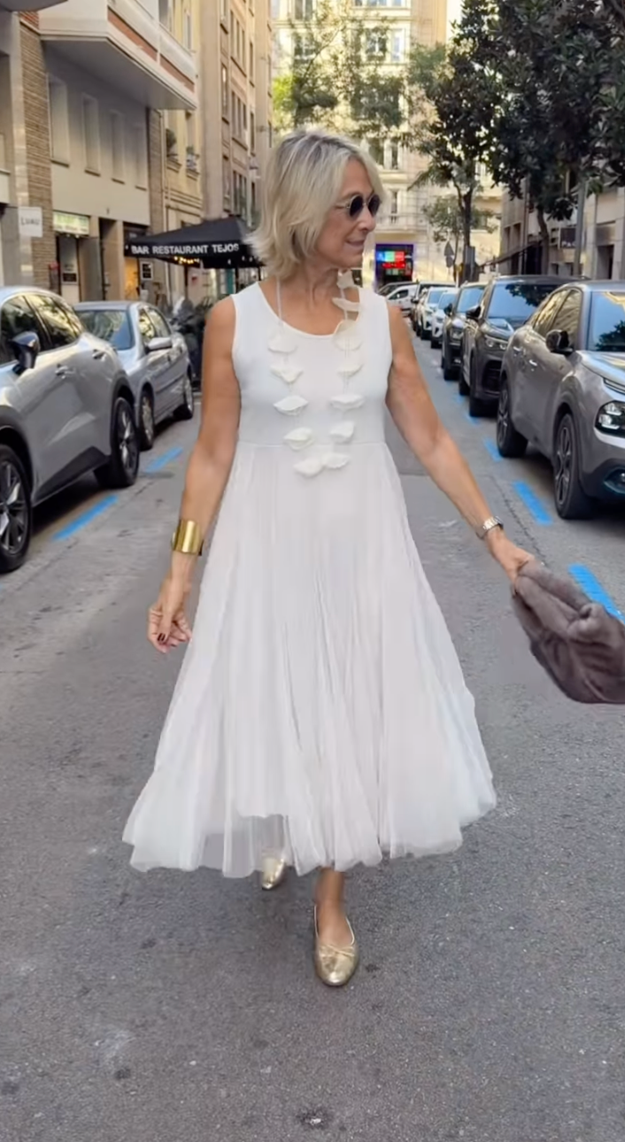 アナ | エレガントスーツ